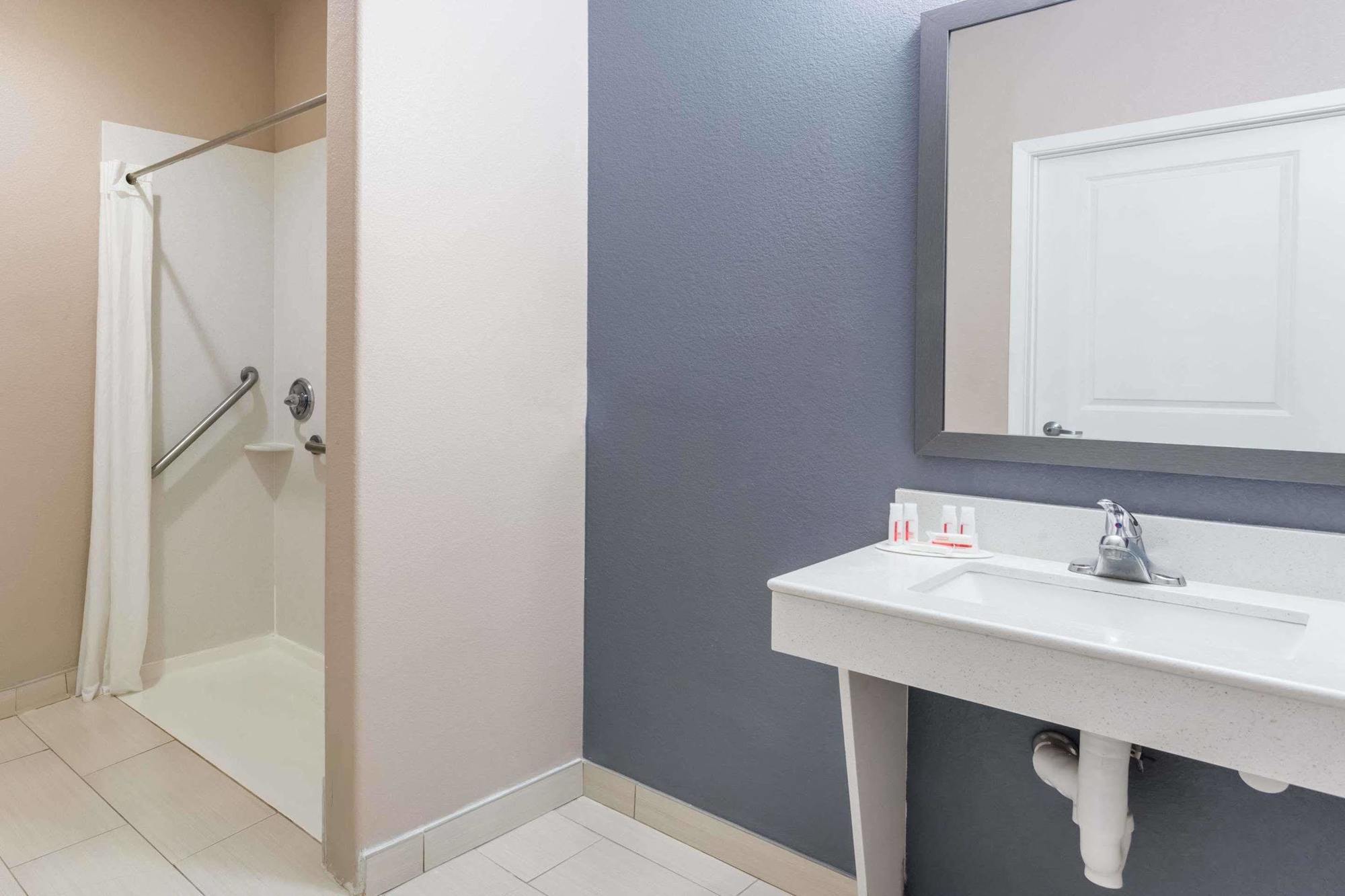 Three Rivers Atria Inn & Suites מראה חיצוני תמונה