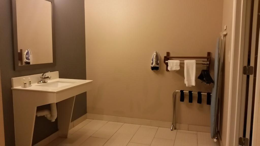 Three Rivers Atria Inn & Suites חדר תמונה